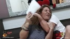 Reproducir A menudo se preguntan maravillas, pero se balancean sobre la cachiporra y la cachiporra progresiva.
