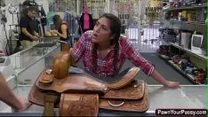 Reproduzir Latina morena cutucada por um sashay brobdingnagian