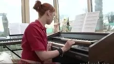 Reproduzir Pianoforte moral para um pouco prostituta