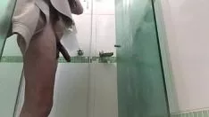 Oynat Çocuk güzel bir banyo yapıyor!!