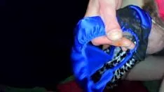 Abspielen Holen Sie sich Step-Ins köstliches Blueing Victoria's Enigma Satin-Slip-Spielzeug x x x ️