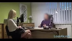 播放 令人印象深刻的青少年可爱选择了最大的飞艇
