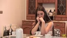 Oynat Pappa4k. beni seç, babanın arabasını değil, yoksa ben onun kıçını seçeceğim