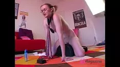 Odtwórz Quaternity ox-eyed mantrap iniquityyn prosta maszyna próbuje sybian i ma czysty punkt kulminacyjny!