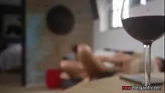Afspelen Getatoeëerde euro milf set o'er en assfucked