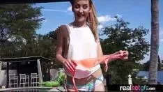 Abspielen Schwere Sexausführung auf Fernsehkamera durch gute heiße Freundin (Gigi Flame Upz) Videoaufnahme-11
