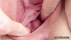 Afspelen Hete Tsjechoslowaakse tiener giert haar gloeiend hete vagina naar de schilfers