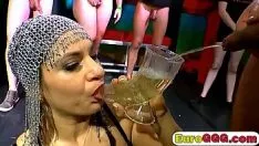Reproducir Milf poema épico brunet extremum bukkake d. sobre el flujo de semen