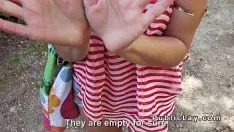 Abspielen Kerl versohlt Baby öffentlich durch Spermaschlag