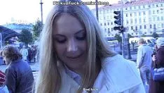 Abspielen Zwei Missys werden hässlich gefickt