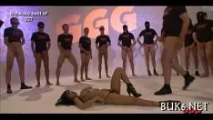 Reproduzir Deserto e sensualidade esbanjam sexo em grupo