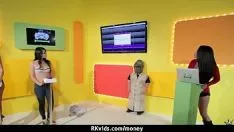 Reproducir Hone viva trabajo como preliminar 9