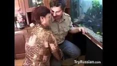 Afspelen Russische m. en haar zaftig jeugdliefhebber