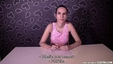 Abspielen Czastick – vollbusiger Brunet beim Porno-Formen