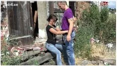 Abspielen Hochdeutscher Außenausbeuter-Sex auf einer Spur