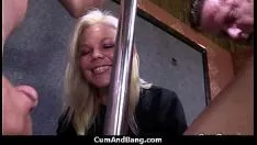 Reproducir Cum zorra en bukkake 1