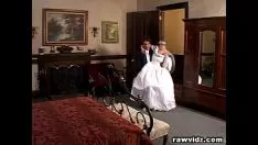 Reproducir Recientemente me casé. Bridget se pone sumisa y apretada con DP