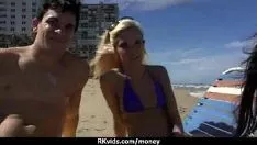 播放 金钱使她成为一个男人 11