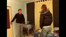 Afspelen Echt strakke niet-professionele toymissy met matige tieten prikkelt een oude gumshoe