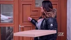 Oynat Dörtlü büyük testiler birini ciddi şekilde dolduruyor