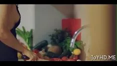Reproduzir Ninfomaníaca jovem precisa na cama do divã