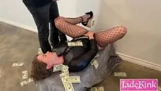 Играть Стриптизерша возбуждена, не может сдержаться