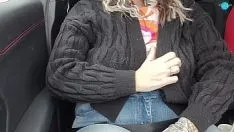Reproduzir Marido sujo recebe uma chupada no carro