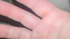 Redare Mama curvă a celei mai bune prietene africane suge greu un penis negru și gras