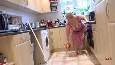Jouer Auntjudysxxx - votre star de belle-mère bbw vous suce la bite dans la cuisine (pov)