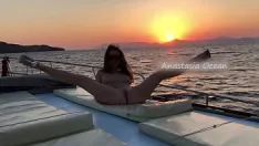 Play Blondy girl poses totally naked on boat party. open legs, masturbate outdoors. public