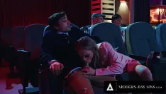 Reproduzir Pecados modernos - adolescentes pervertidos fazem sexo em público no cinema e são pegos! com atena faris