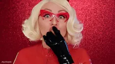 Odtwórz Mukbang asmr: jedzenie żującej czekolady w samochodzie - lateksowa blondynka arya grander z bliska wideo-fetysz ust