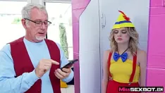 Odtwórz Misssexbot - starzec uczy seksownego i gorącego robota coco fembota o seksualnych impulsach i pragnieniach