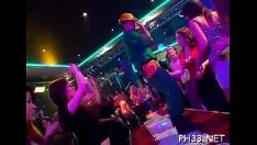 চালান গ্রুপ লিঙ্গের ট্রট ছেড়ে দিন