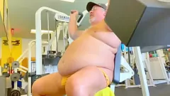 Abspielen Der mollige Bären -Trainer kann nicht genug von riesigen Lasten mit Cum Tribut bekommen