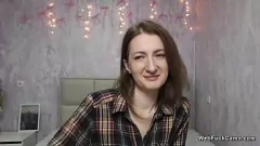 Putar Brunette Amateur Babe's Steamy Webcam Show