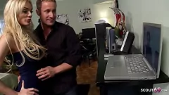 Odtwórz Oszukiwanie blondynki MILF z dużymi cyckami uwodzi wielkiego kutasa sąsiada w odtwarzaniu roli fantasy