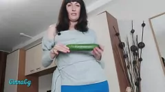 Odtwórz Kremowe cipki brunetki MILF wycieka na całe ogórek w sesji solo