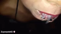 Redare Sexy Stepsister Susy dă o muie sloppy și ia un cumshot la gură
