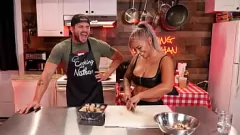 播放 Cocky“ Cornstar Pornstar在多汁的采访中公开了所有 - Nathan Bronson和Hayley Davies