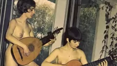 Afspelen Harig retro drietal in de schaduw van de jaren 60 Londen