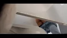Putar Pekerjaan penyamaran di toilet umum wanita