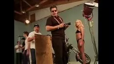 Riproduci Applaiti e giochi di ruolo partecipano con te a minuti emozionanti sul set del film porno "university coeds 31"