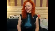 Играть сексуальный красный маневр женственности
