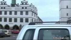 adolescente precioso no profesional hace veraneante para la población en efectivo 26
