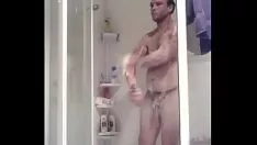 تشغيل أخت مع كاميرا تجسس على الرفيق